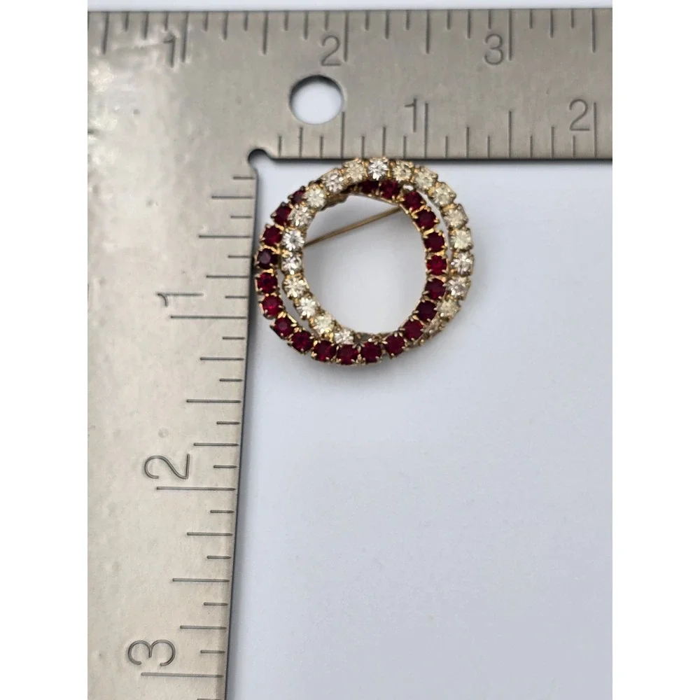 Vintage Gold Tone Interlocking Double Circle‎ Rhinestone Brooch Pin Red Clear